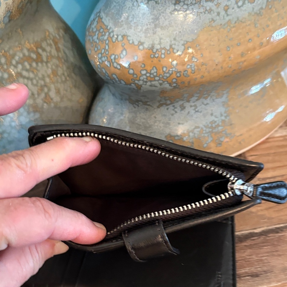 Coach Black Signature Bi-Fold Wallet with Silver Logo beautiful condition - Picture 6 of 6